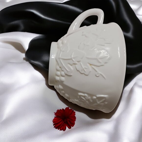 VTG  Indiana White Milk Glass  Harvest Pattern Grape Motif Snack Luncheon Set - Picture 11 of 12